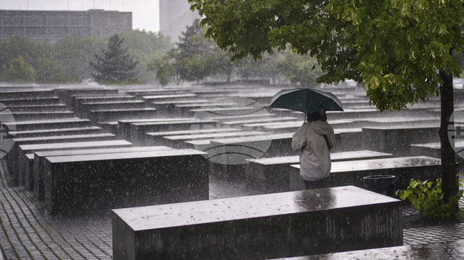Мъж бе осъден на 13 години затвор за нападение срещу испански турист при Мемориала на Холокоста в Берлин