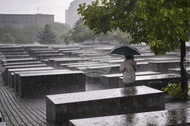 Мъж бе осъден на 13 години затвор за нападение срещу испански турист при Мемориала на Холокоста в Берлин