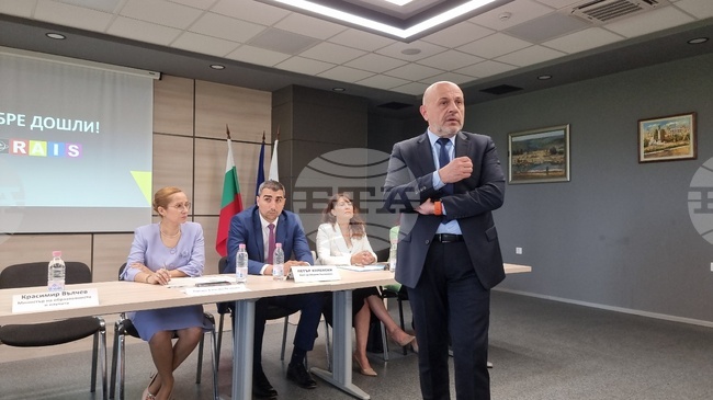 На промишлеността в България не се отделя достатъчно внимание, според Томислав Дончев