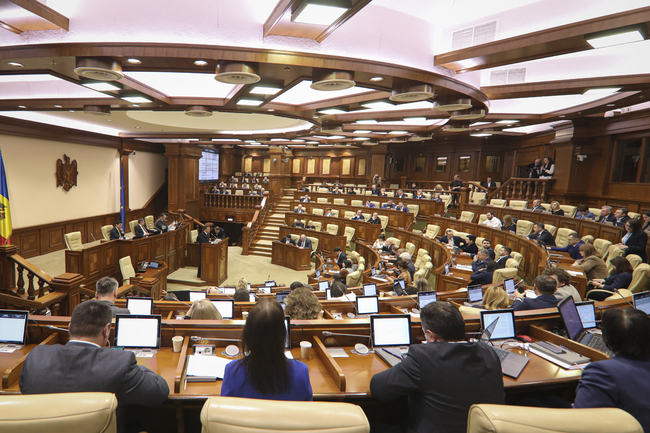 Молдовският парламент гласува за произвеждане на референдум за ЕС и президентски избори на 20 октомври