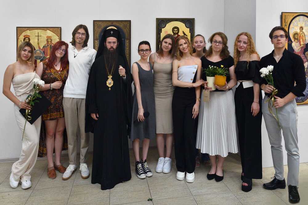 Сливенският митрополит Арсений присъства на публичната защита на завършващите специалността „Иконопис“ при НХГ „Димитър Добрович“ – Сливен