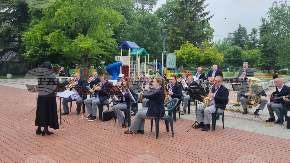 В концерт под мотото „Ние сме светът“ Духов оркестър „Васил Абрашев“ – Търговище ще представи млади таланти