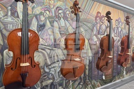 Казанлък - конкурс - лютиерство