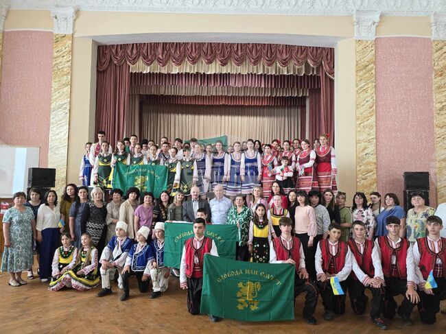 Филиалите на училище „Българска камбана" от Арцизката община в Украйна почетоха паметта на Христо Ботев с концертна програма