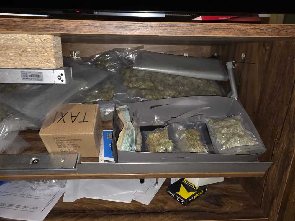 Двама души са задържани при покупко-продажба на дрога в София