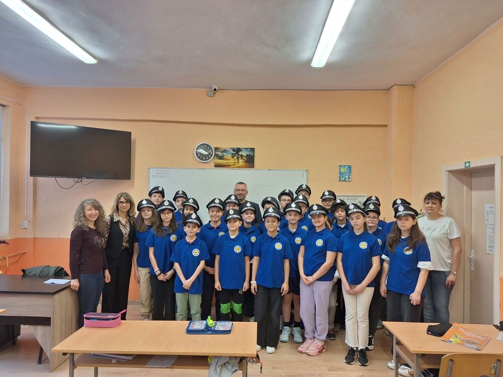 Ученици се запознаха с работата на органите на реда чрез детски полицейски управления 