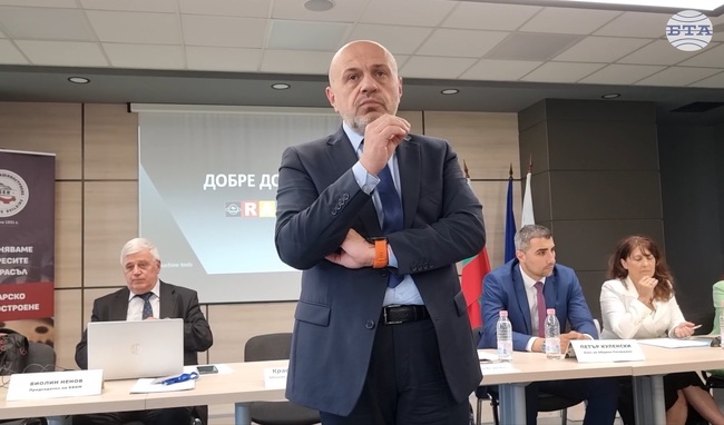 На промишлеността в България не се отделя достатъчно внимание, заяви Томислав Дончев