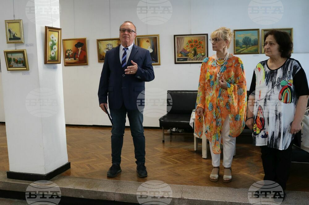 ОА Русе: Близо 80 картини на Галина Неделчева и Цветанка Велкова могат да бъдат разгледани в залата на „Борисова“ 6