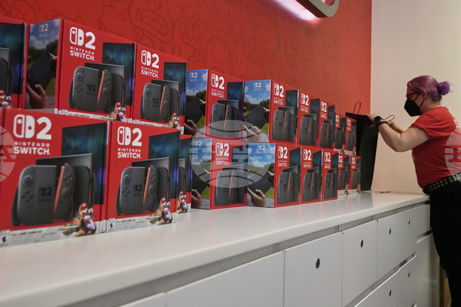 Продажбите на игровата конзола „Суич 2“ на „Нинтендо“ надминаха 17 милиона през миналата година