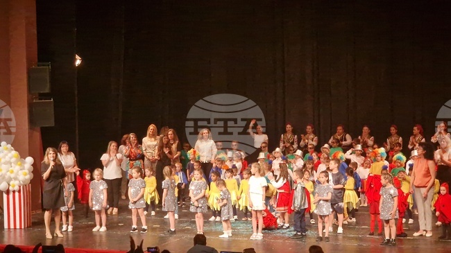 Концерт на разградската детска градина „Лудогорче“ обедини малки и големи в подкрепа на доброто