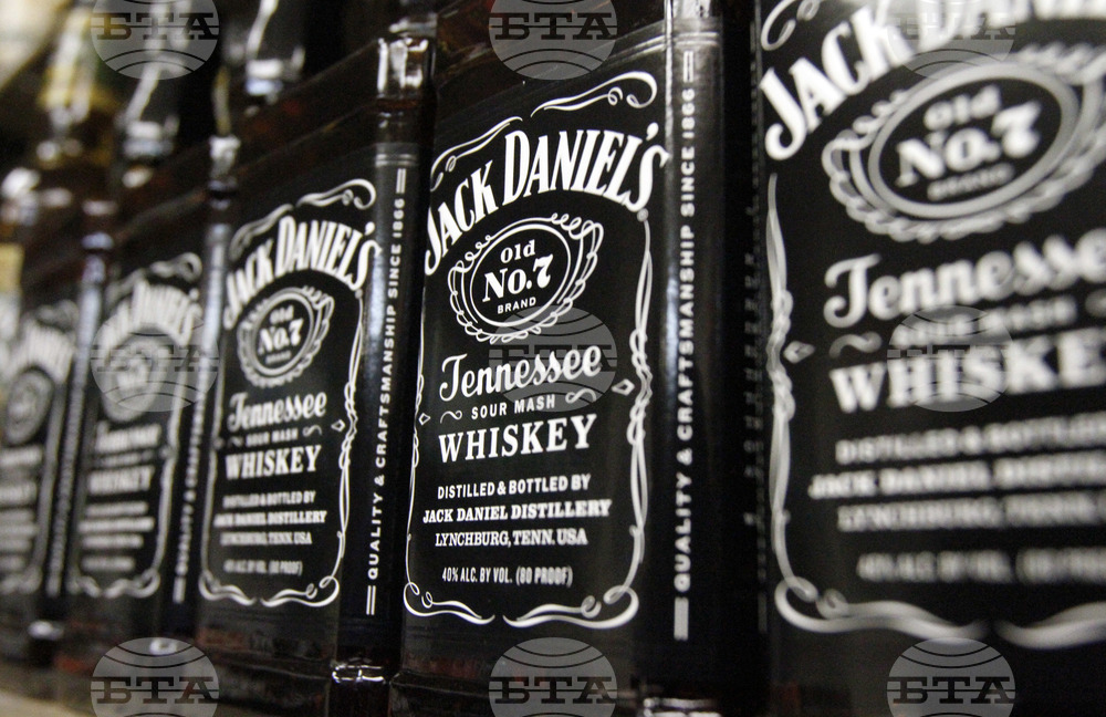 Earns Brown Forman