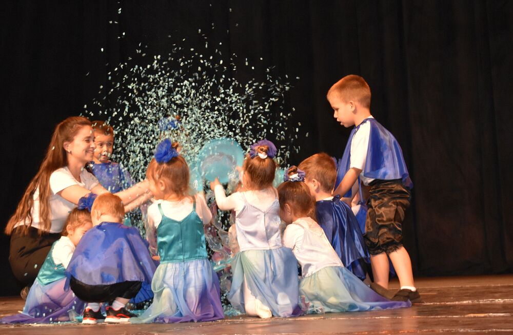 Община Разград: Малките артисти от ДГ ”Лудогорче” и техните гости пяха и танцуваха благотворително за подобряване на образователните условия в градината