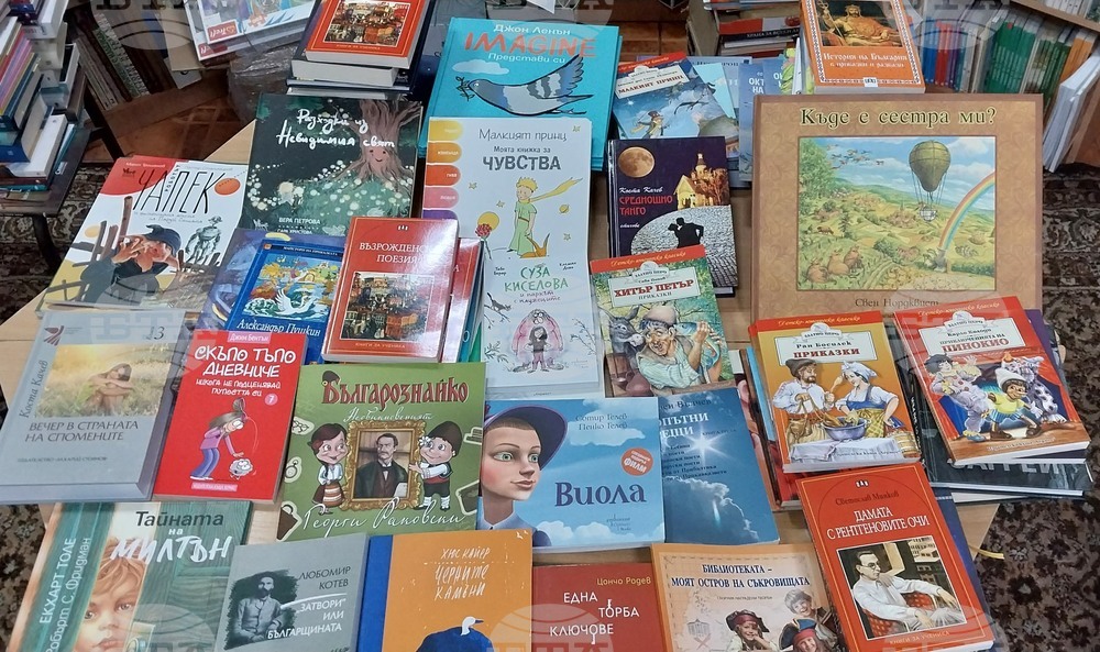Молдовската библиотека „Христо Ботев“ получи дарение от книги на български език