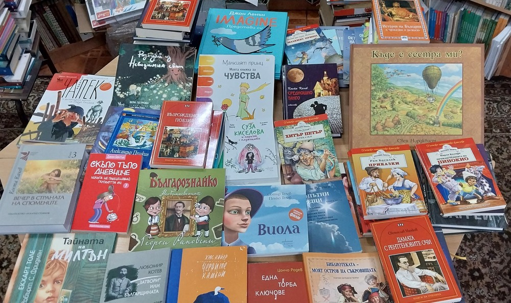 Молдовската библиотека „Христо Ботев“ получи дарение от книги на български език