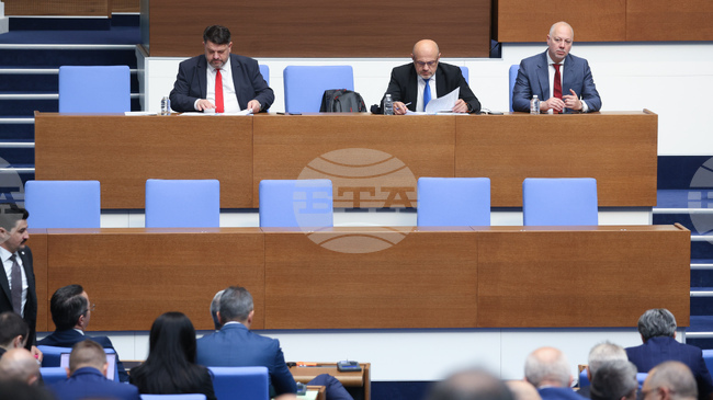 С блицконтрол ще започне днес заседанието на парламента, очаква се ПП – ДБ да внесе вот на недоверие към правителството 