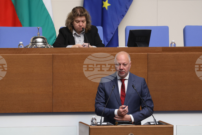 Придържаме се към българската позиция за Република Северна Македония, без да превръщаме въпроса в двустранен, каза премиерът Росен Желязков