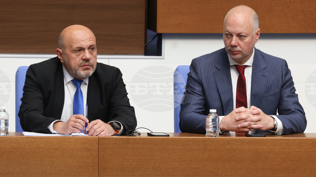 Премиерът Росен Желязков и вицепремиерът Томислав Дончев отговарят на въпроси на депутати на блицконтрол в парламента