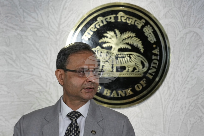 Централната банка на Индия остави без промяна лихвите за първи път тази година