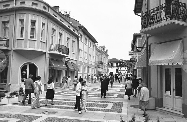 Улица „Търговска” във Враца през 1986 година