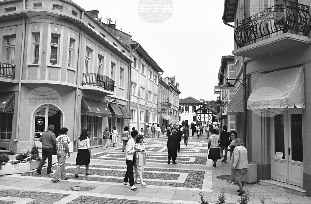 Улица „Търговска” във Враца през 1986 година