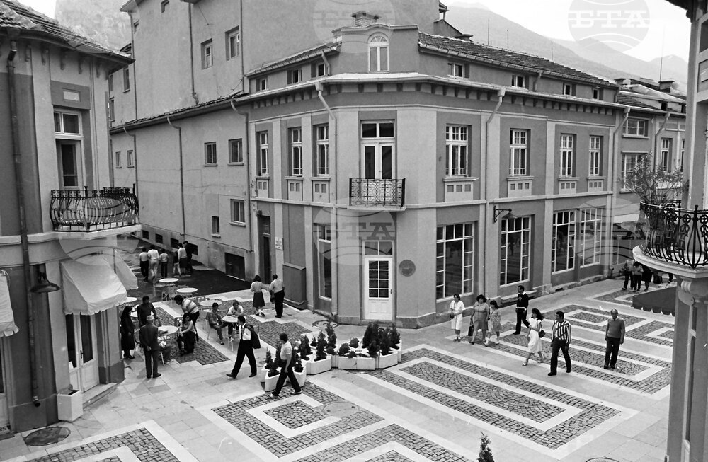 Улица „Търговска” във Враца през 1986 година