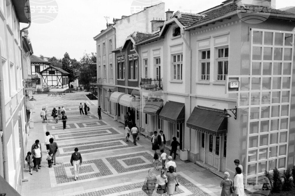 Улица „Търговска” във Враца през 1986 година