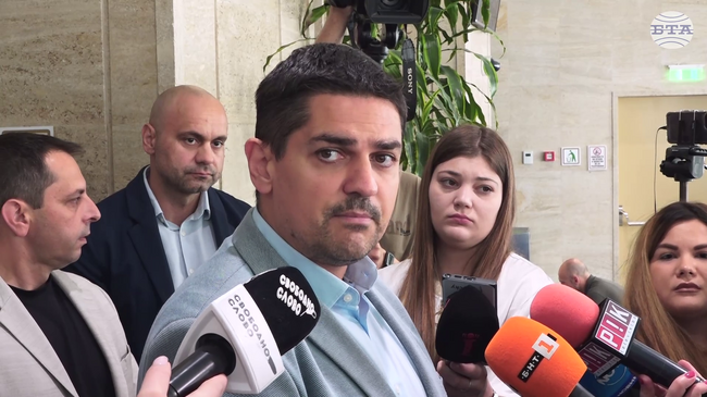 Предоставянето на "Пътническите превози" на БДЖ на частни оператори е началото на края на железниците, заяви Радостин Василев