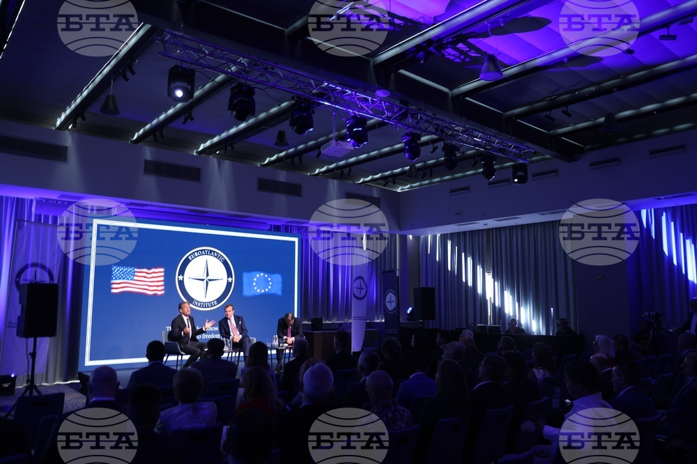 War in Ukraine, Future of Industries Discussed by Former US Government Officials at Forum in Sofia