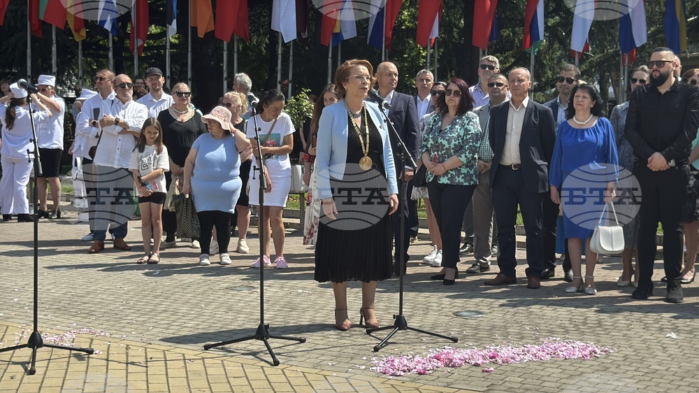 Казанлък не е просто град на картата на България – той е нашият дом, нашето сърце, каза на празника на града кметът Галина Стоянова
