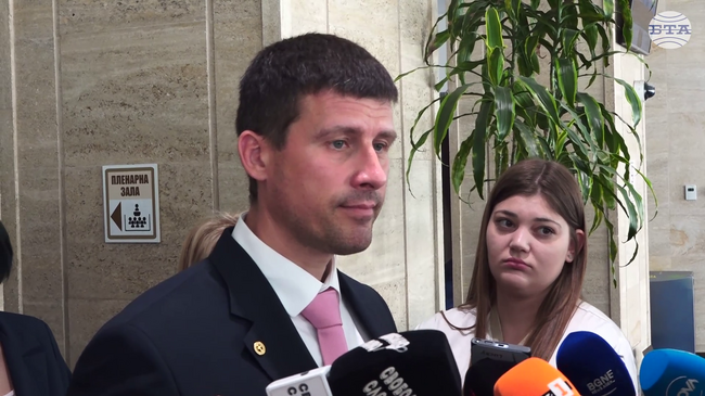 Ивелин Михайлов каза, че с "Продължаваме промяната" са постигнали "някакво първично съгласие" относно евентуален вот на недоверие към кабинета