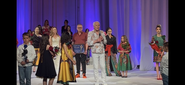 Дизайнерът Емил Спасов от Благоевград е спечелил награда за най-добра колекция в 76-ото издание на парад на модата в Плевен 