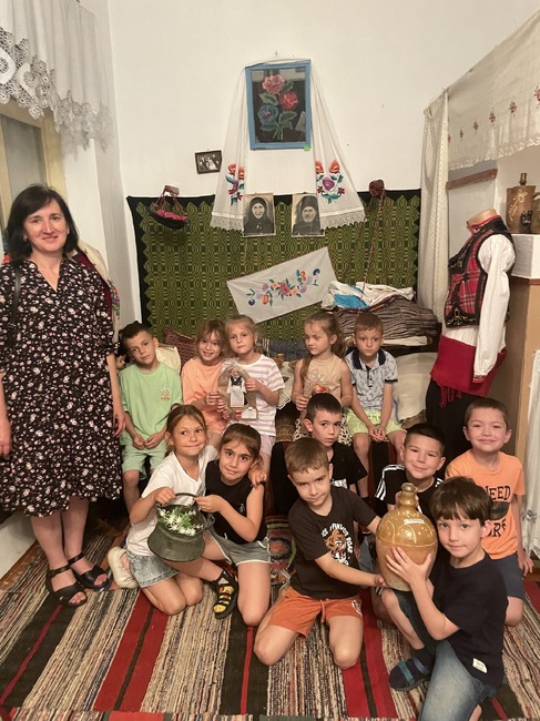 Ученици от Болградската гимназия в Украйна посетиха Областния център за българска култура в началото на лятната си образователна програма