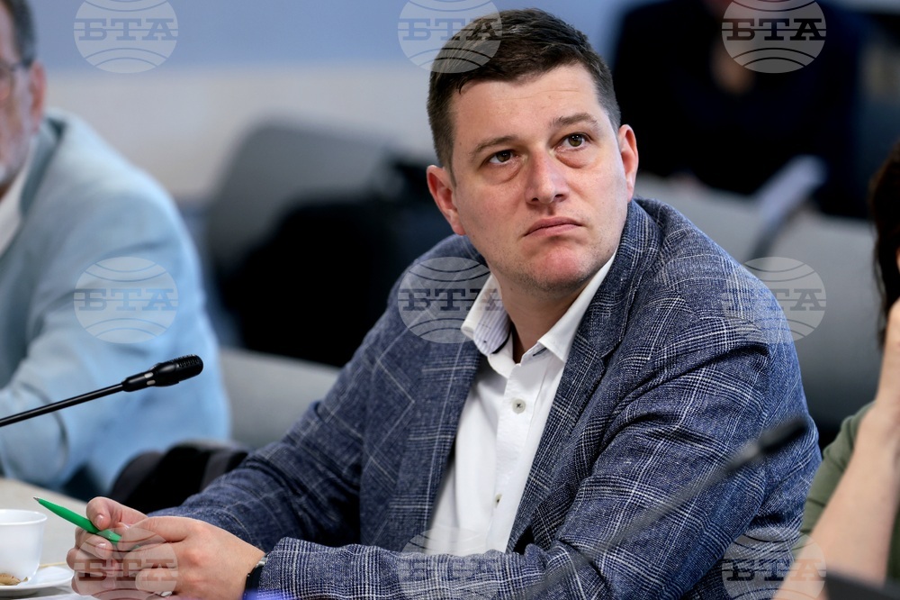 Важно бе да подбера Управителен съвет на БНР, с който ще избегнем риск радиото да се затвори вътре в себе си, каза за БТА Милен Митев