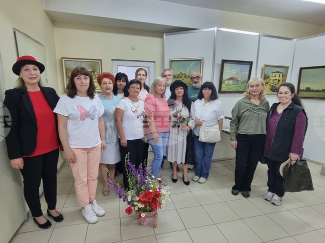 Държавният архив в Перник проведе традиционното "Арт кафе" и представи изложба с картини на художника Александър Неговански