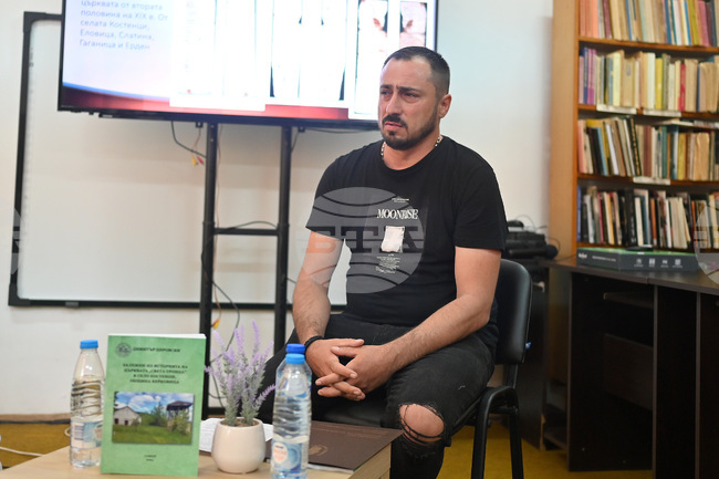 Краеведът Димитър Церовски представи в Монтана книга за църквата в село Костенци