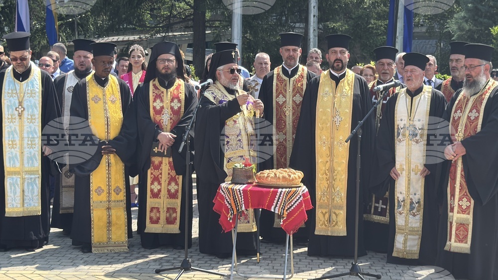 Днес сме единни в радостта, надеждата и любовта между нас, каза Старозагорският митрополит Киприан в Казанлък
