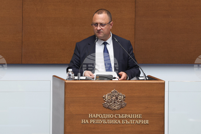 Обновяването на маркировката по второкласния републикански път през прохода "Петрохан" най-вероятно ще започне следващата седмица, съобщи министър Иванов