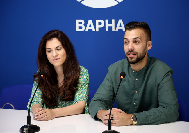 Пресконференция на дует Аморе