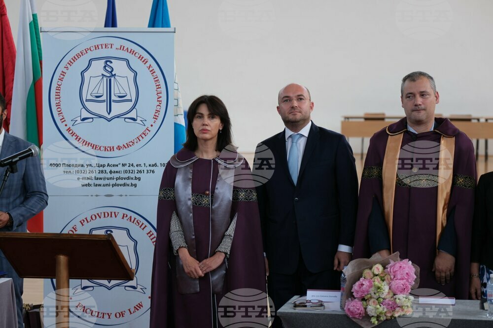 Правосъдният министър връчи в Пловдив дипломите на абсолвентите на випуск 2024 на Юридическия факултет на ПУ "Паисий Хилендарски"