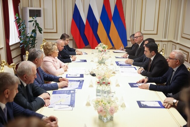 АРМЕНПРЕС: Армения и Русия обсъждат двустранните връзки и съдбата на военнопленниците в Азербайджан 