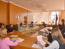 Снимка: Община Разград - заседание на Местната комисия за борба срещу противообществените прояви на малолетните и непълнолетните при Община Разград