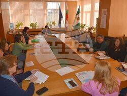 Снимка: Община Разград - заседание на Местната комисия за борба срещу противообществените прояви на малолетните и непълнолетните при Община Разград