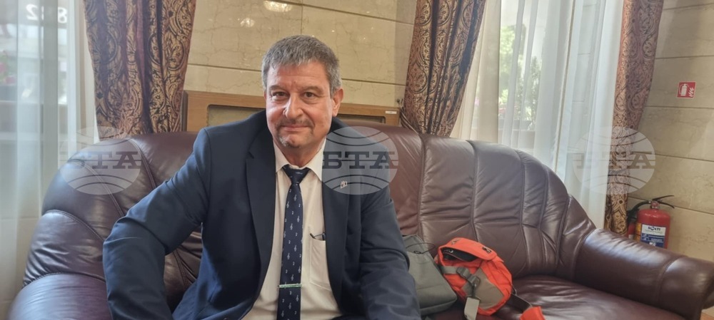 Броят на външните оценявания на учениците трябва да бъде намален, каза председателят на Синдикат "Образование" Юлиян Петров