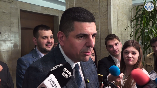 В Народното събрание трябва да се занимаваме с проблемите на хората, а не "със селски кютеци“, коментираха от "Да, България"