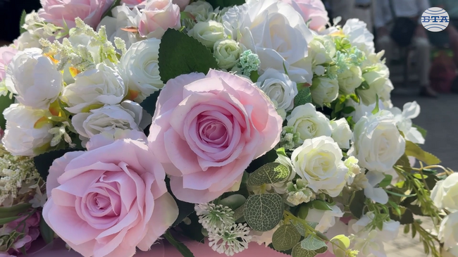 Казанлък отбеляза своя празник с тържествена церемония на централния площад "Севтополис"