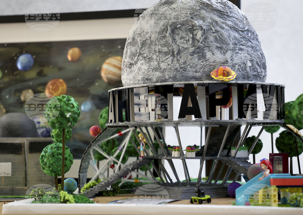 Деца от цялата страна показаха в рисунки, снимки, видеа и макети вселената на длан