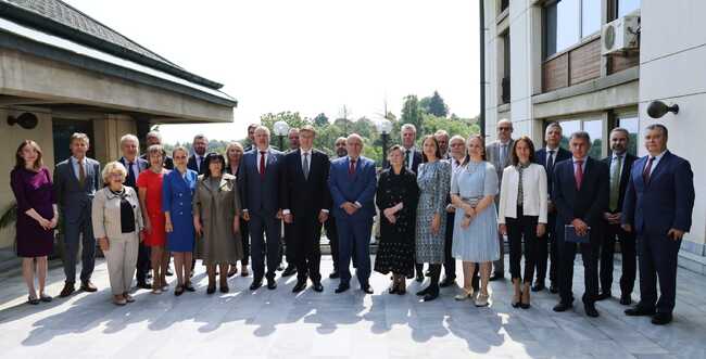 Премиерът Желязков се срещна с Валдис Домбровскис и посланиците на държавите от ЕС