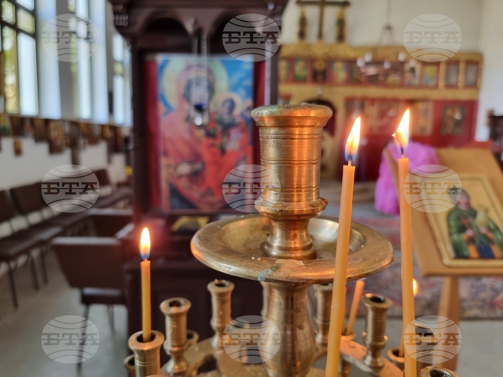 Община Перник осигурява безплатен транспорт до гробищните паркове в града във връзка за Черешова задушница утре
