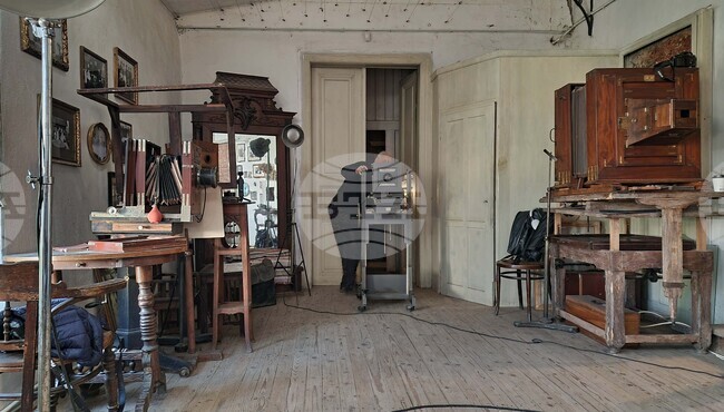 Europe’s Only Natural Light Photography Studio Still Thrives in Romania