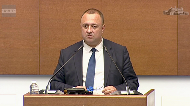 Програмата за обезопасяването на критичните пътни участъци се изпълнява стриктно и в срок, увери министър Иван Иванов